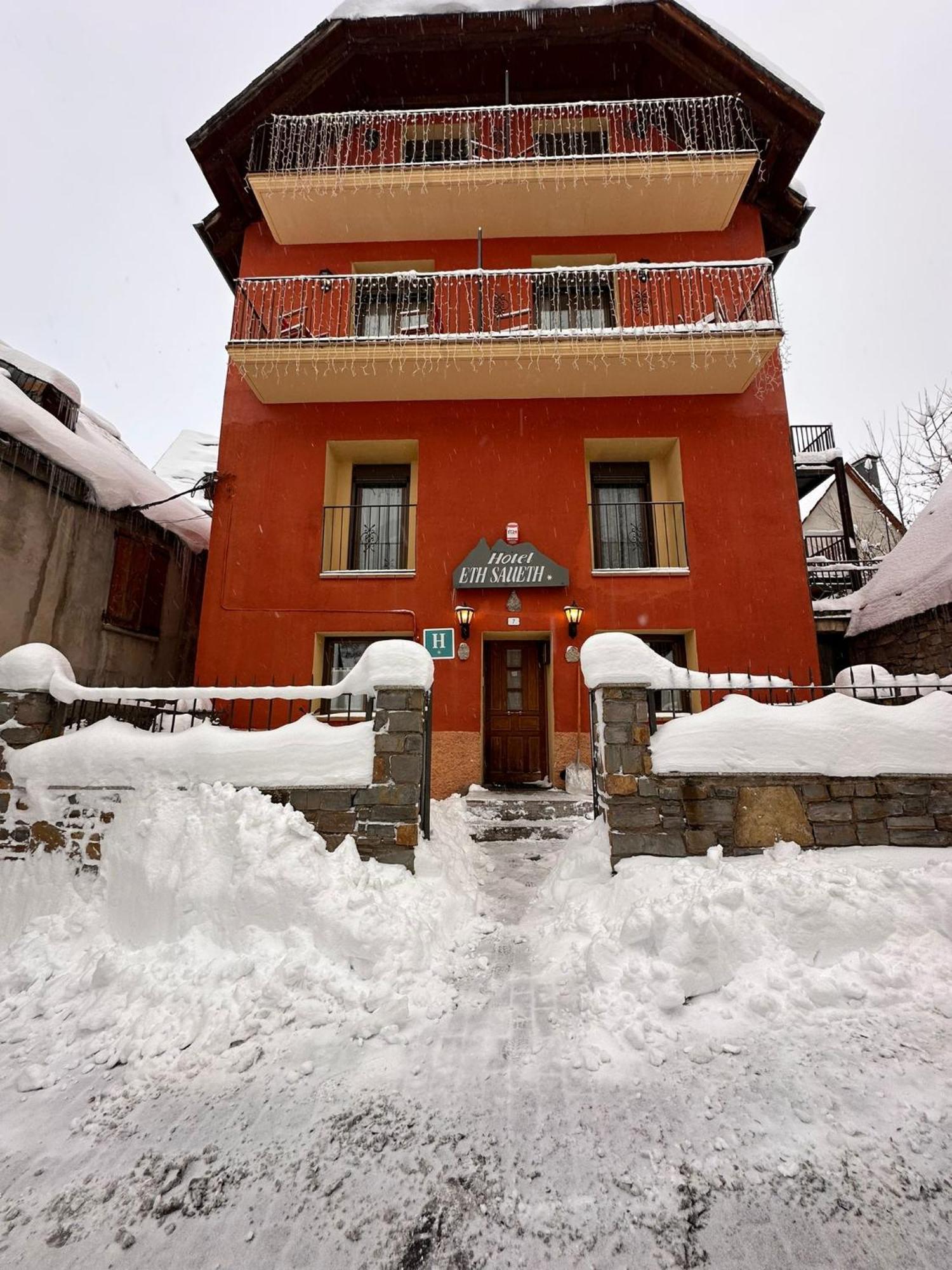Hotel Saueth Tredós Exteriör bild